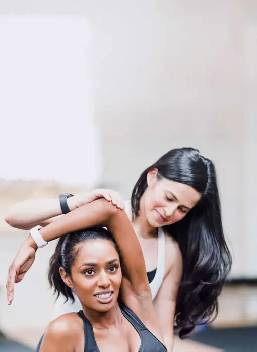 los angeles chiropractor giving treatment